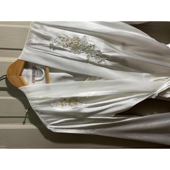 Linea Donatella Satin Robe and Nightie/ Embroidery/Sequins Wedding Bridal S/M - Picture 3 of 15